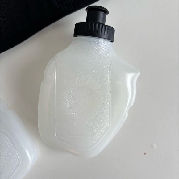 Nike Double Pocket Flask Adjustable Running Belt 120ml/12oz Black - Zip Pocket - Picture 4 of 12